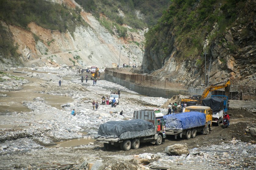 बिपी राजमार्गका सवारी चाप, मालवाहक गाडी राति मात्र सञ्चालन गरिने