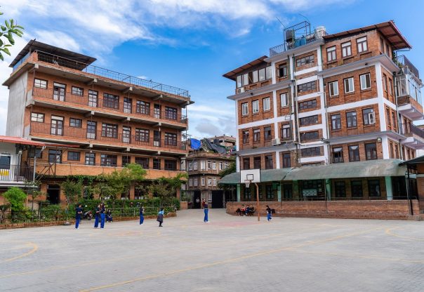 बाढीपीडितका लागि एभरेस्ट स्कुल परिवारको ९ लाख ५ हजार रुपैयाँ सहयोग बाढीपीडितका लागि एभरेस्ट स्कुल परिवारको ९ लाख ५ हजार रुपैयाँ सहयोग