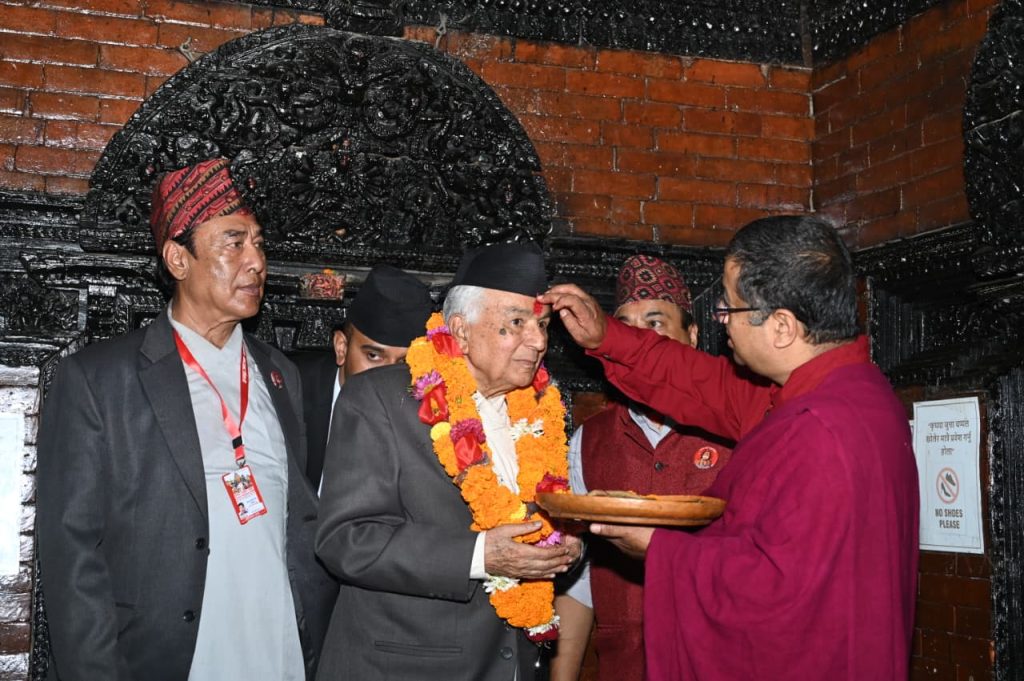 राष्ट्रपति पौडेलले गरे जीवीत देवी कुमारीको दर्शन