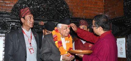 राष्ट्रपति पौडेलले गरे जीवीत देवी कुमारीको दर्शन