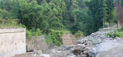 लेदुवा खोलाको पुल सात वर्षदेखि अलपत्र