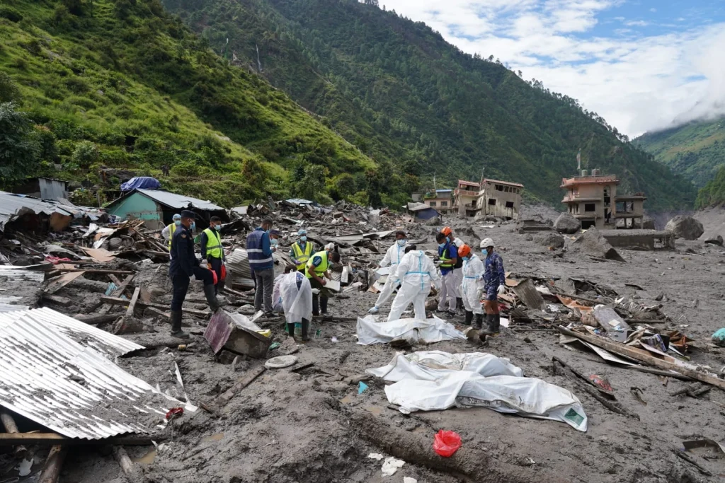 भोटेकोशी बाढीः डिएनए परीक्षणका लागि ललितपुरमा नमूना सङ्कलन