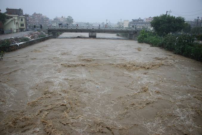 कालीगण्डकीको बाढीले बेनीमा कटान गर्न थाल्यो