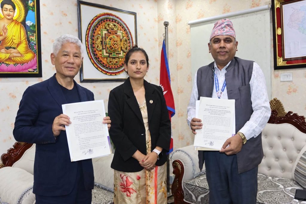 बाढीबाट प्रभावित बालबालिकाका लागि झन्डै ५८ करोड सहयोग गर्ने घले दम्पतिको घोषणा