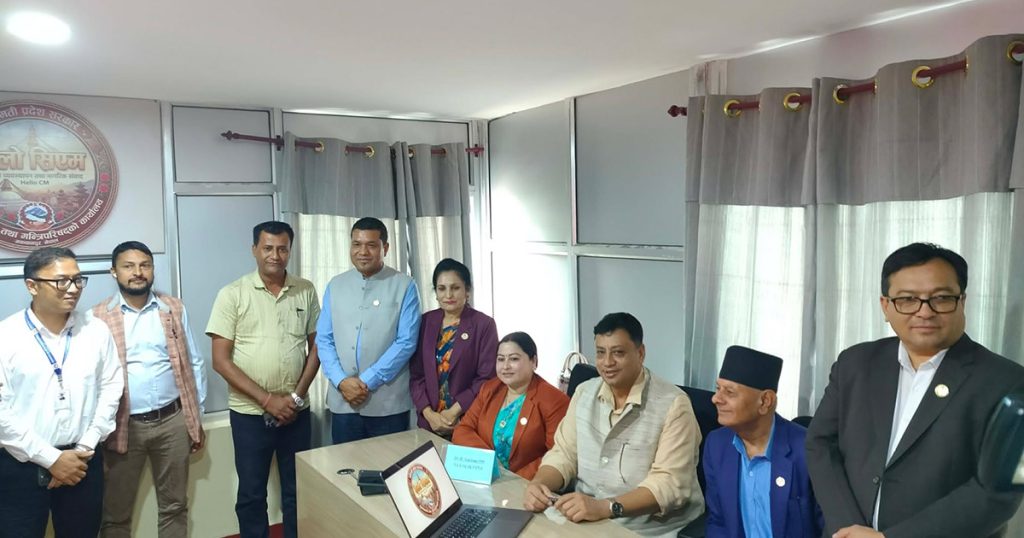 नागरिकका गुनासाे सुन्न बागमतीमा ‘हेलो सिएम’ सेवा