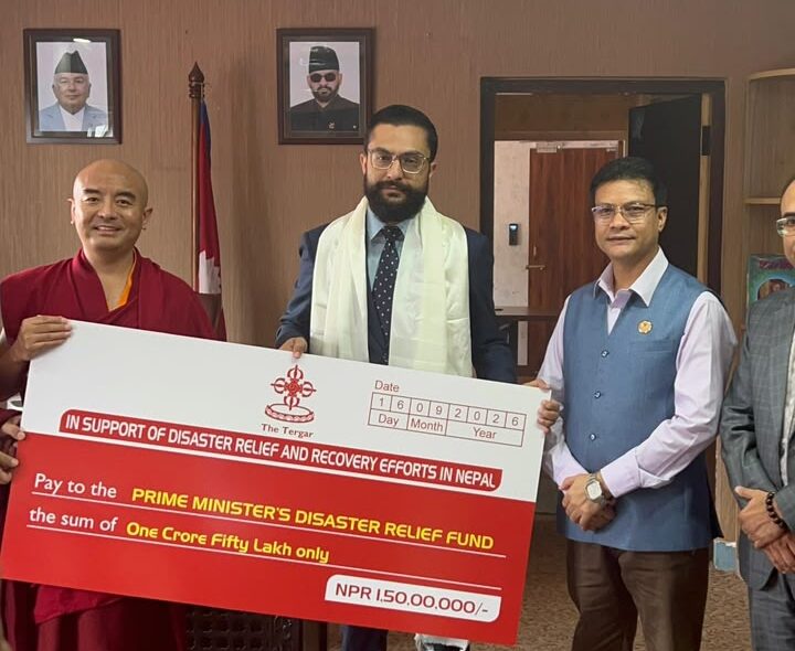 बाढीप्रभावितका लागि गुरु रिम्पोछेद्वारा एक करोड ५० लाख सहयोग
