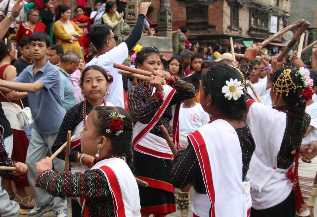आठ रात नौ दिनमा सकियोः भक्तपुरको गाईजात्रा