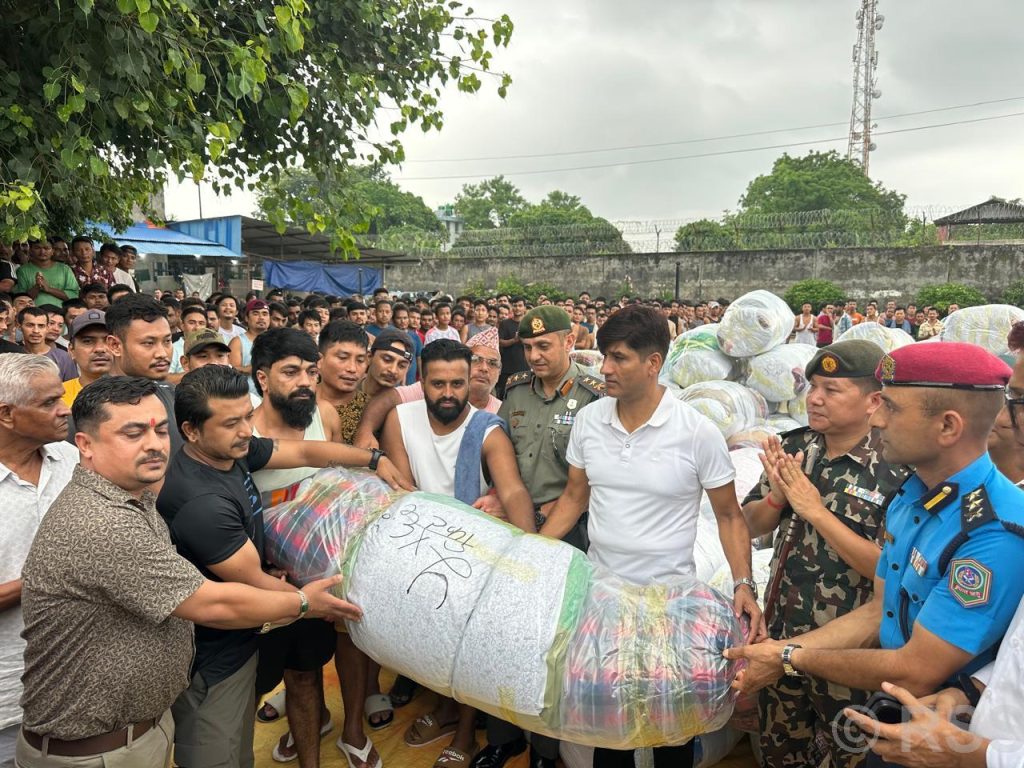 भोटेकोशी बाढीप्रभावितलाई कारागारका कैदीबन्दीद्वारा सहयोग