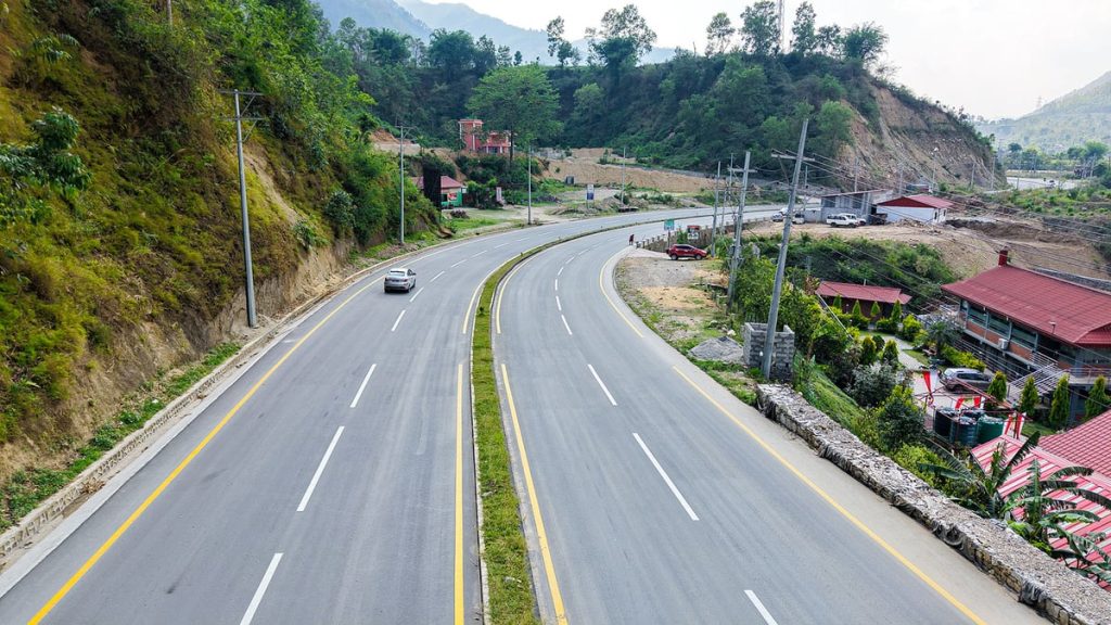 कोशी राजमार्गअन्तर्गत खाँदबारी–सभाखोला सडक दैनिक नौ घण्टा बन्द