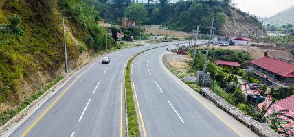 कोशी राजमार्गअन्तर्गत खाँदबारी–सभाखोला सडक दैनिक नौ घण्टा बन्द