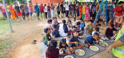 भोटेकोशी बाढी प्रभावित ‘होल्डिङ सेन्टर’ छाडेर क्रमशः कोठातिर