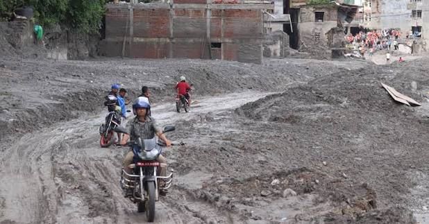 ढुङ्गेमा यातायात सञ्चालन