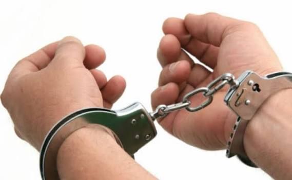 स्रोत नखुलेको ३४ लाखसहित दुई जना पक्राउ