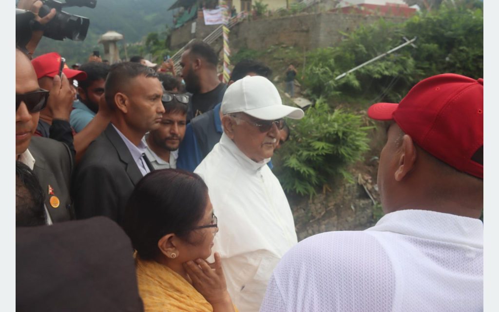 एमाले अध्यक्ष ओली बाढी प्रभावित क्षेत्रमा