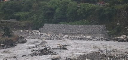 कालीगण्डीको कटानबाट जोगाउन घरापमा कम्पोजिट पर्खाल