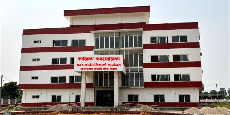 कालिका नगरपालिकाबाट ‘स्मार्ट कार्ड लाइसेन्स’ वितरण सुरु, भरतपुरसम्म आउनुपर्ने बाध्यता अन्त्य