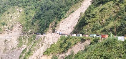 त्रिभुवन र कान्ति राजमार्गमा दुईतर्फी यातायात सञ्चालन