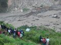 बाढीमा सम्पर्कविहीन भएकाको खोजीमा अथकित आफन्त