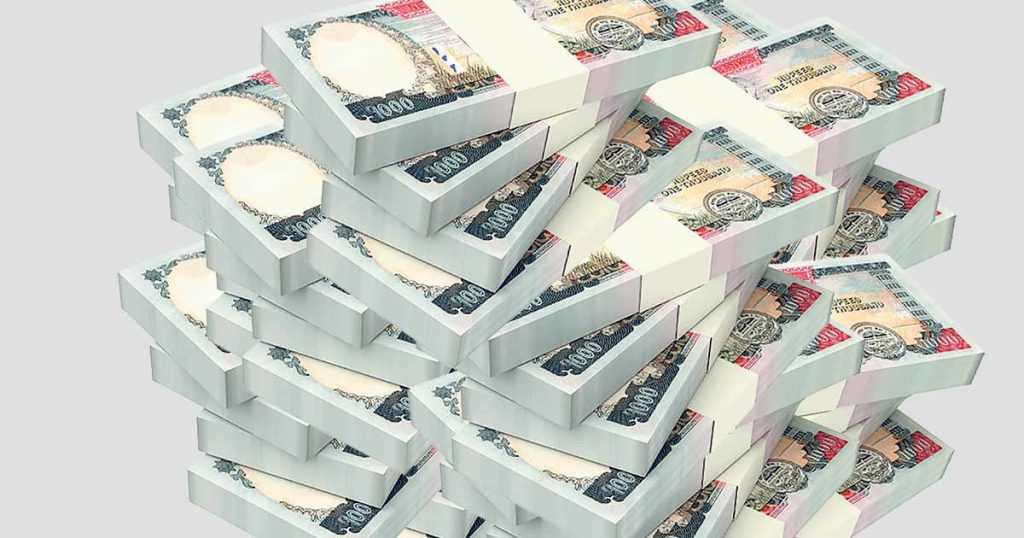 बाढी प्रभावितका लागि उद्योग मन्त्रीलाई २० लाखको चेक हस्तान्तरण