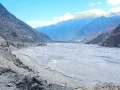मुस्ताङको टुकुचेमा कालीगण्डकीले कटान गरेपछि गाउँ पहिरोको जोखिममा