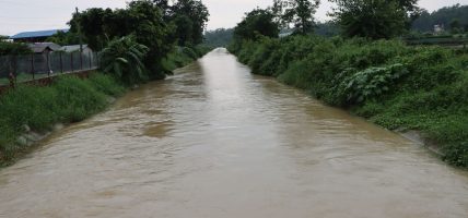 खेतमा पानी पुगेपछि किसान खुसी