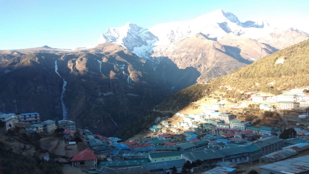 खुम्बु क्षेत्रमा हिमपात,सात विदेशी पर्यटकको उद्धार