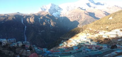 खुम्बु क्षेत्रमा हिमपात,सात विदेशी पर्यटकको उद्धार