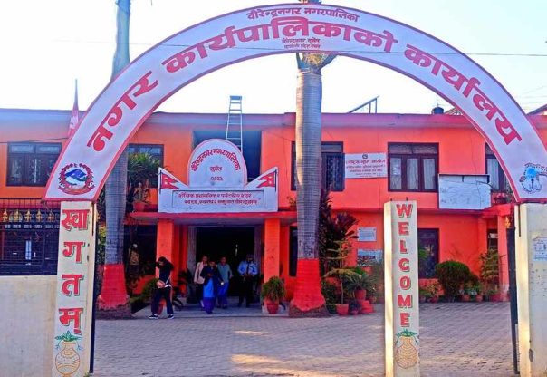 वीरेन्द्रनगर नगरपालिकाद्वारा भोटेकोसी बाढीपीडितलाई ५१ लाख रुपैयाँ सहयोग वीरेन्द्रनगर नगरपालिकाद्वारा भोटेकोसी बाढीपीडितलाई ५१ लाख रुपैयाँ सहयोग