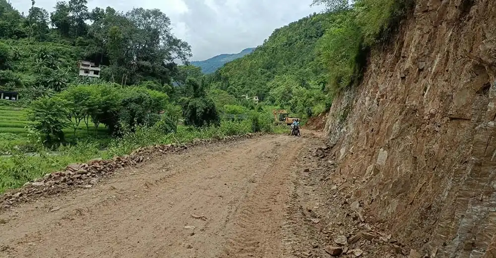 मर्मतका लागि धादिङको परेवाटार–मास्टार सडक आज साँझ ६ बजेसम्म पूर्ण रूपमा बन्द
