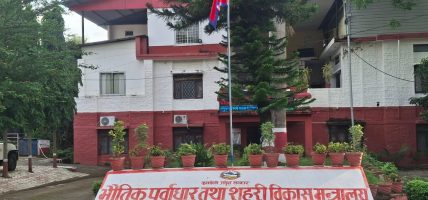 जाजरकोट भूकम्पबाट क्षति भएका विद्यालय र स्वास्थ्य संस्थाका भवन निर्माणमा तीव्रता