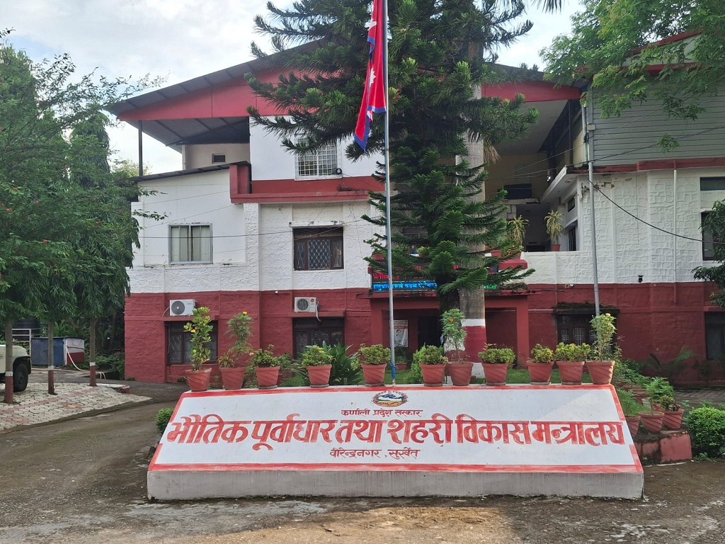 जाजरकोट भूकम्पबाट क्षति भएका विद्यालय र स्वास्थ्य संस्थाका भवन निर्माणमा तीव्रता