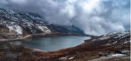तीव्र गतिमा पग्लिँदै हिमालय: भारत र नेपालको अर्थतन्त्रमा गम्भीर संकटकाे खतरा