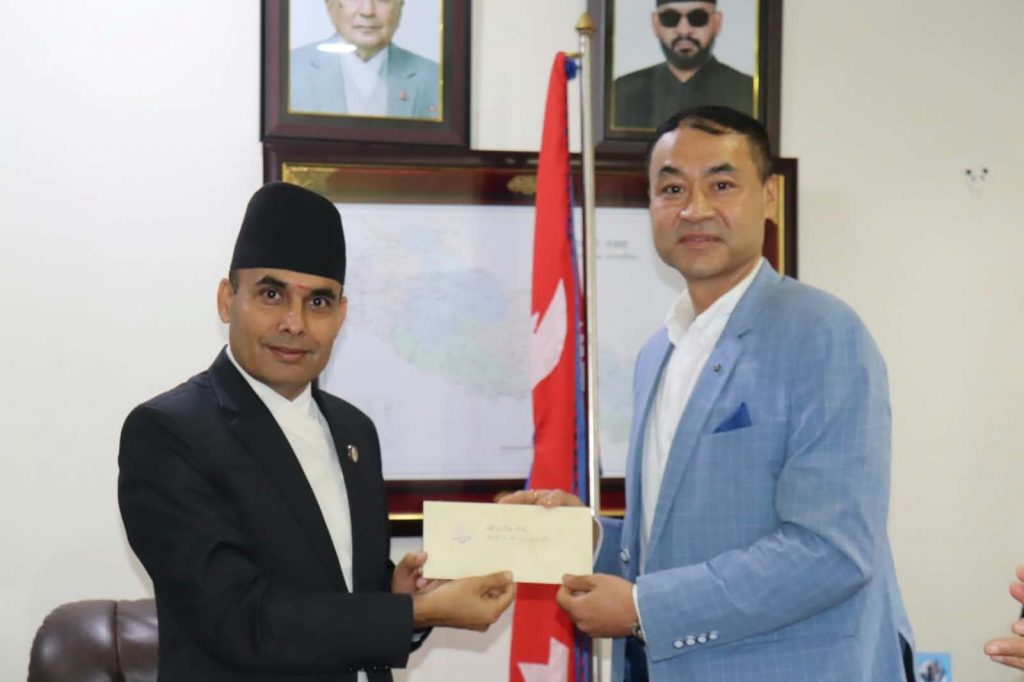 विज्ञापन बोर्डको अध्यक्षमा सन्तोष श्रेष्ठ, सञ्चारमन्त्रीसँग लिए शपथ