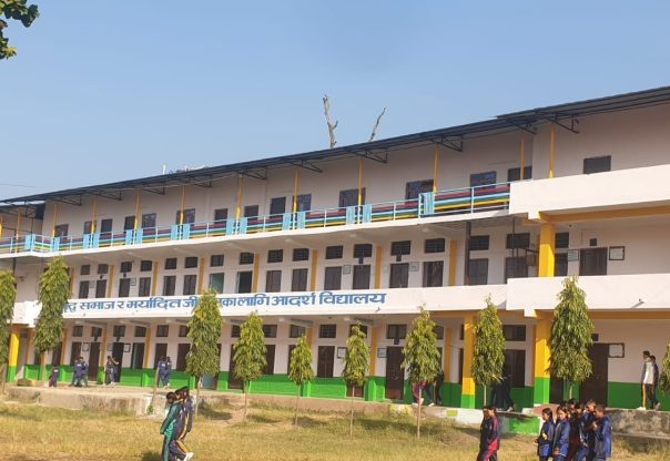 सुर्खेतको जन मावि विद्यालयद्वारा प्रधानमन्त्री कोषमा एक लाख जम्मा