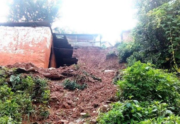नमूना बस्ती पहिरोको उच्च जोखिममा नमूना बस्ती पहिरोको उच्च जोखिममा