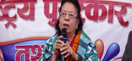 गीत गाएर ६१ बर्ष विताए, अहिलेसम्म पैसा लिएको छैन् : मीरा राणा