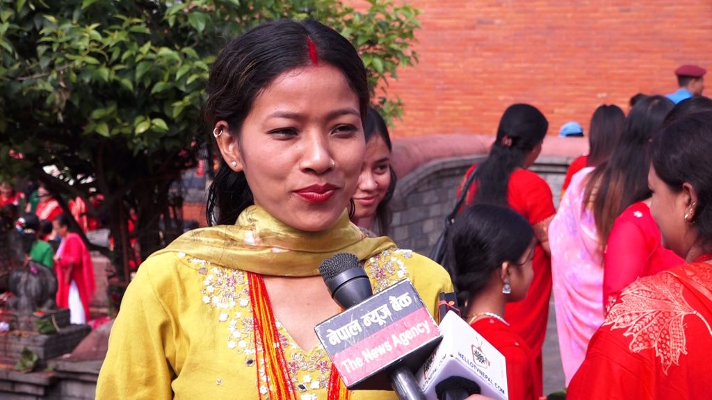 तीजमा पशुपतिनाथको दर्शन : पुरुषहरुको उपस्थिति न्यून हुँदा महिलाहरुलाई सहज