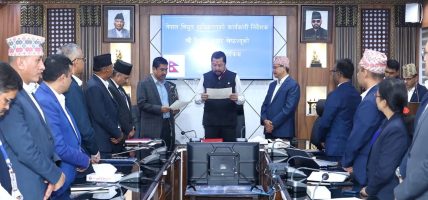 विद्युत प्राधिकरणका नवनियुक्त कार्यकारी निर्देशक श्रेष्ठले सपथ लिए