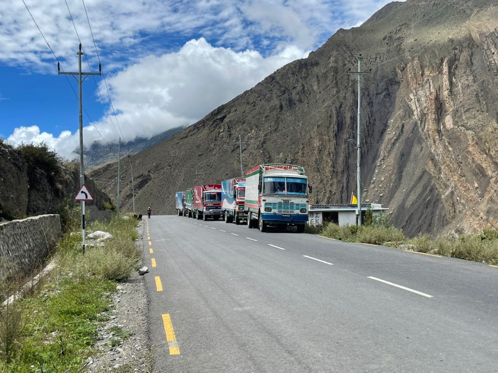 बाढीपछि कोरला नाकातर्फ १०८ कन्टेनर