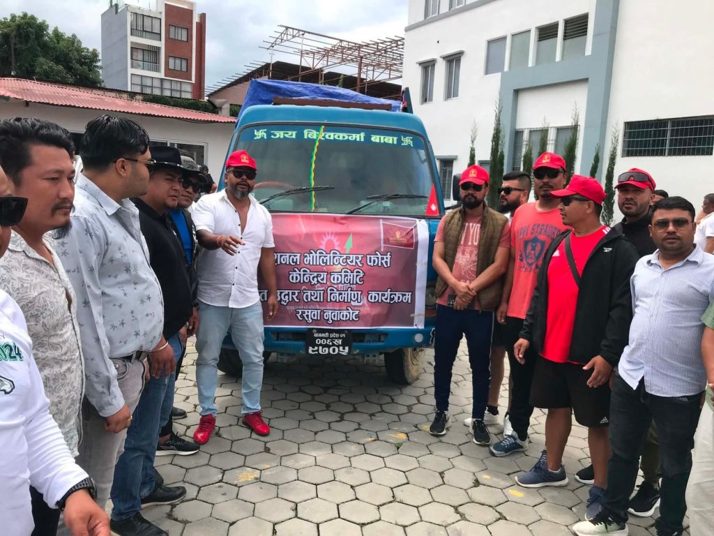 एमालेद्वारा गठित सहयोग समिति राहत सामग्री बोकेर नुवाकोट प्रस्थान