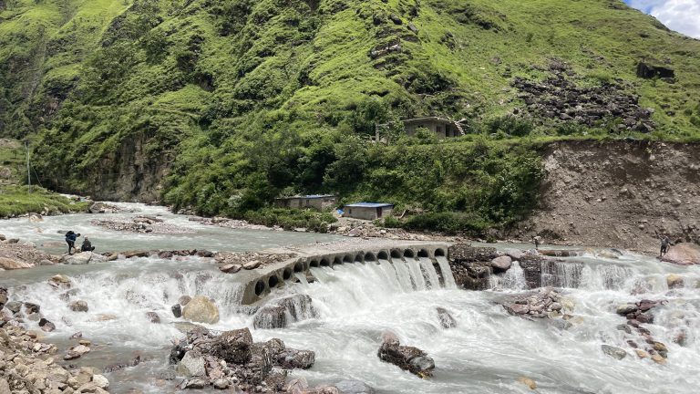 ठेक्का लागेको छ वर्ष भयो, कति जनाको ज्यान गएपछि बन्छ तासुगाडमा पुल ?