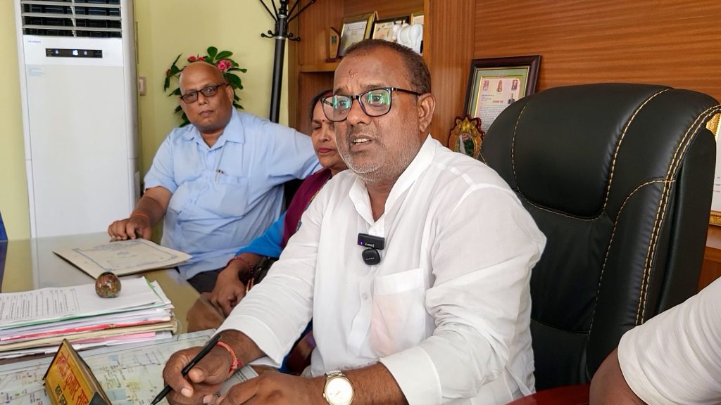 जनकपुरधामका मेयर मनोज साहको प्रश्न, पूरा जनकपुर गुठी कै हो, सौचायल कहाँ बनाउने ?