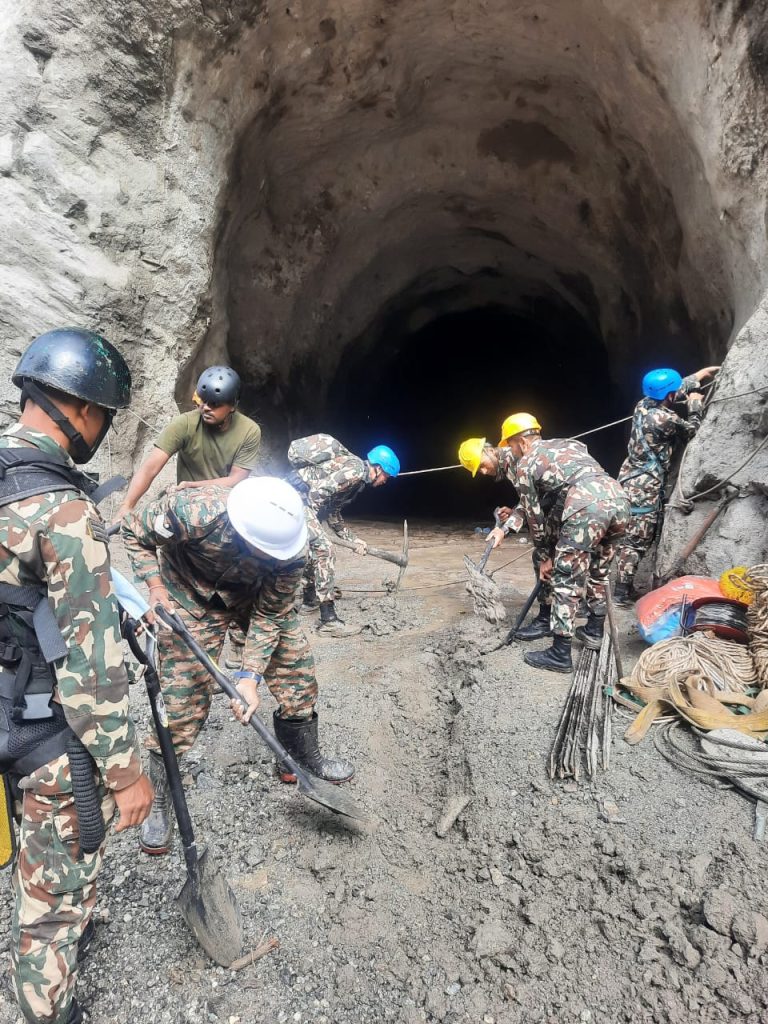 हवाई साधनमार्फत २३ जनाको उद्धार