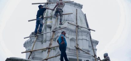 यसरी हुँदैछ बसन्तपुरमा इन्द्र जात्राको तयारी (तस्विरहरू)