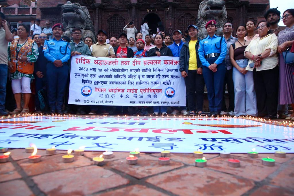 भाेटेकाेशी बाढीमा ज्यान गुमाएकाहरूको सम्झनामा दीप प्रज्वलन