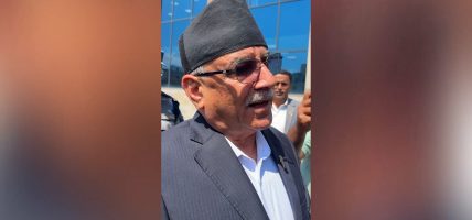संसद बाहिर प्रचण्ड : यही तरिकाले सरकार चलाउने हो त्यसको मूल्य भारी पर्छ