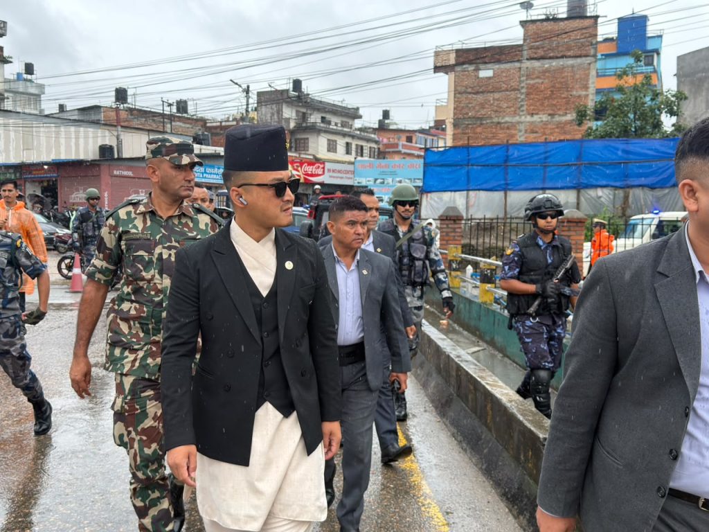 एमाले कार्यालय च्यासलमा अवलोकनको लागि पुगे गृहमन्त्री गुरुङ