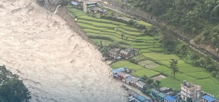 पर्वतको फर्सेमा कालीगण्डकीले २५ घर बगायो, स्थानीयलाई सुरक्षित स्थानमा सारियो
