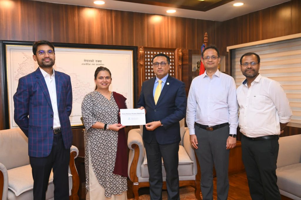 विपद्मा शंकर ग्रुपको उदाहरणीय सहयोग : सरकारलाई ४ करोड रुपैयाँ हस्तान्तरण, २५ सय थान त्रिपाल प्रदान