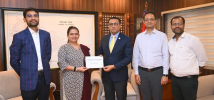 विपद्मा शंकर ग्रुपको उदाहरणीय सहयोग : सरकारलाई ४ करोड रुपैयाँ हस्तान्तरण, २५ सय थान त्रिपाल प्रदान